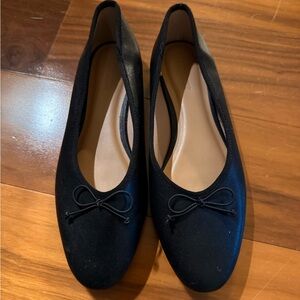 Old Navy Black Women's Flats with Bow